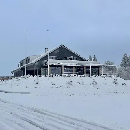 Restaurant & Les Planets מלון *