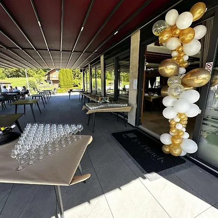 Restaurant & Les Planets *