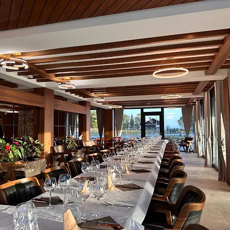 Restaurant & Les Planets *