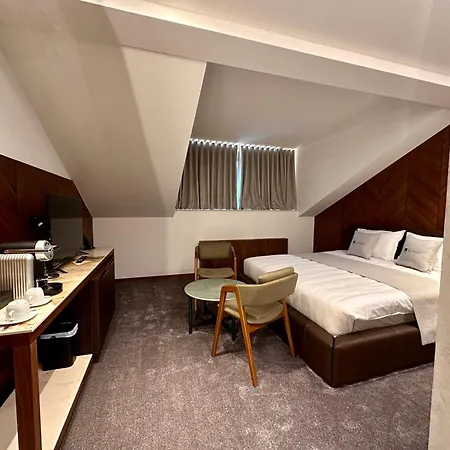 Restaurant & Les Planets *