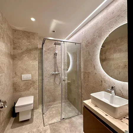 Restaurant & Les Planets מלון *