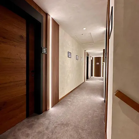 Restaurant & Les Planets *