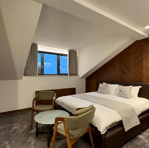 Restaurant & Les Planets Les Rasses