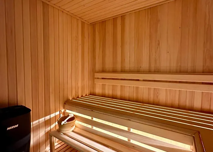 Restaurant & Les Planets Hotel