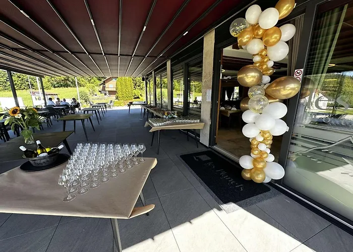 Restaurant & Les Planets *