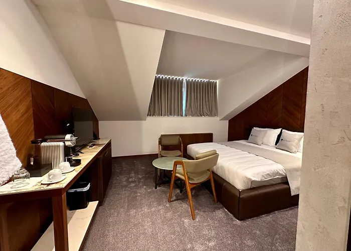 Restaurant & Les Planets *