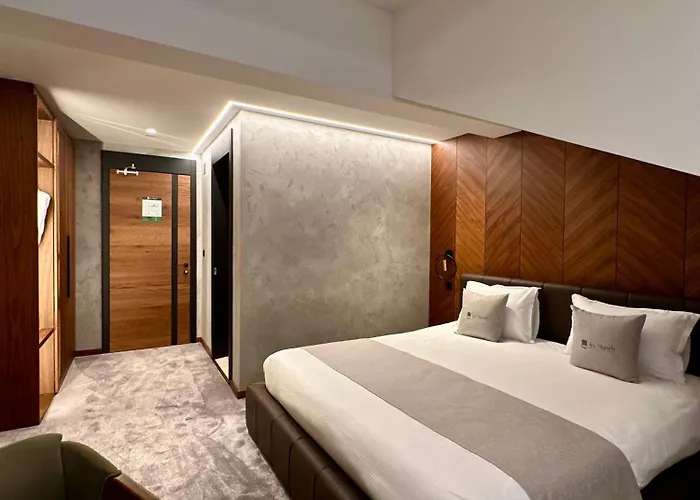 Restaurant & Les Planets *