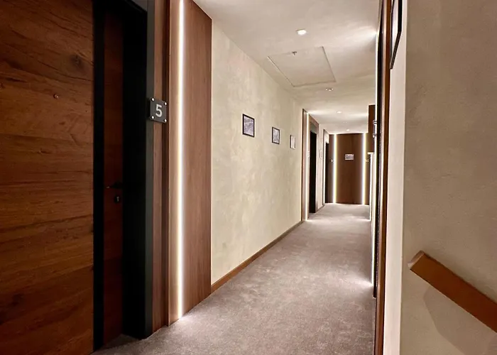 Restaurant & Les Planets *