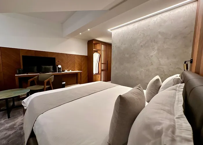 Restaurant & Les Planets *