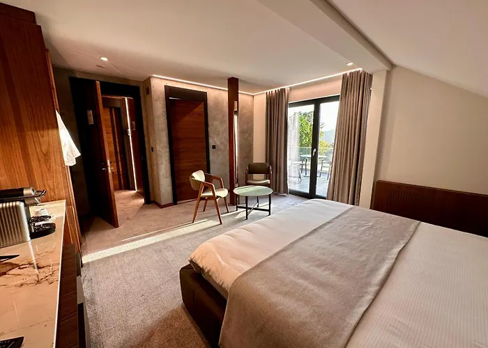 Restaurant & Les Planets *