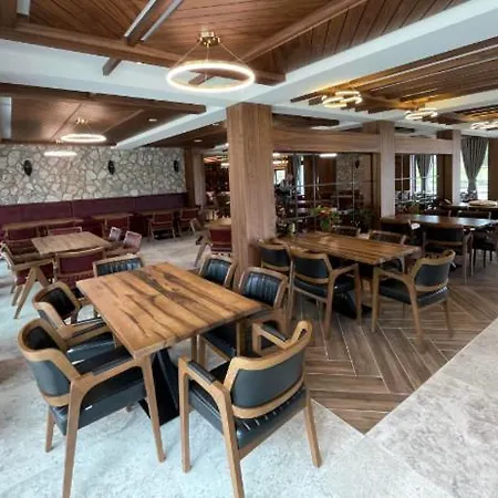 Restaurant & Les Planets Hotel
