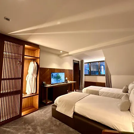 호텔 Restaurant & Les Planets *