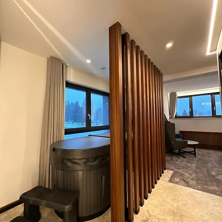 Restaurant & Les Planets 호텔 *