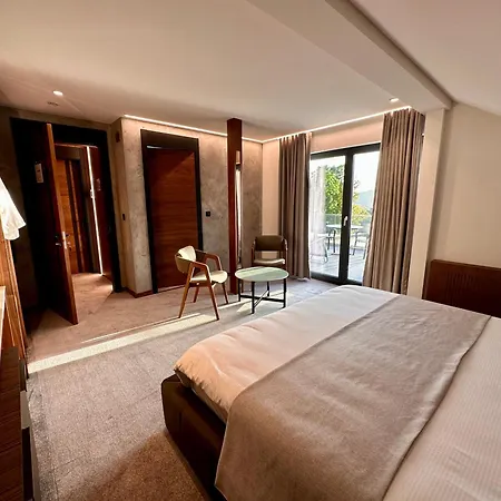 Restaurant & Les Planets *