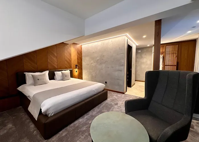 호텔 Restaurant & Les Planets 레라세스